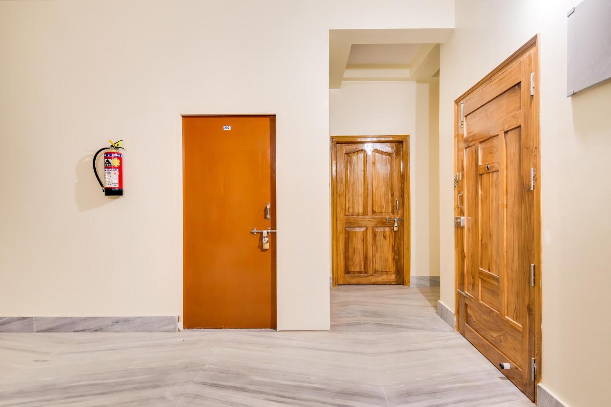 Flagship Morya Classic Hotel Khandagiri Kültér fotó