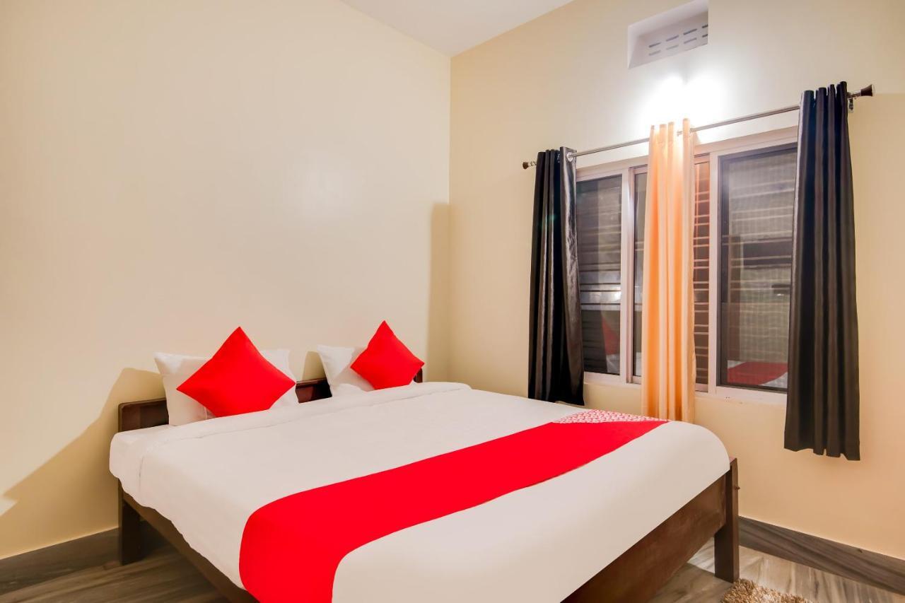 Flagship Morya Classic Hotel Khandagiri Kültér fotó